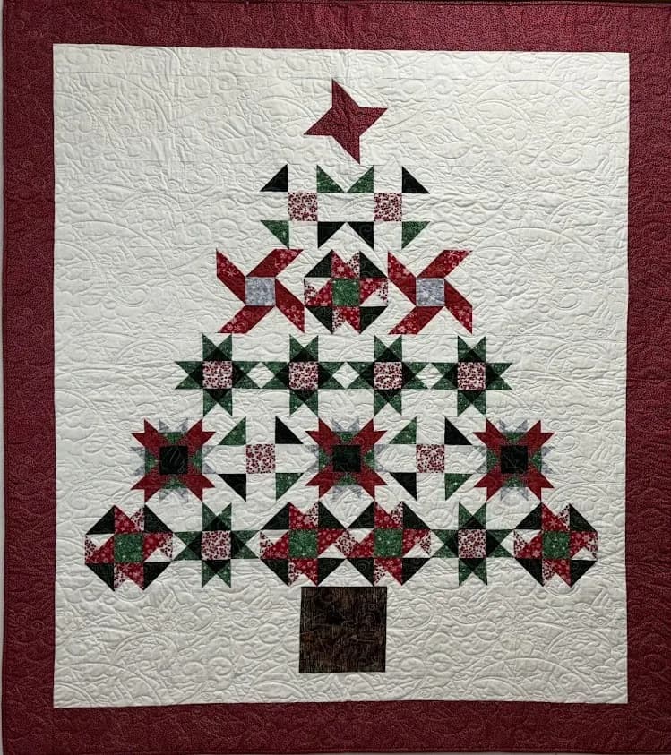 Christmas tree quilt with red border and machine quilting